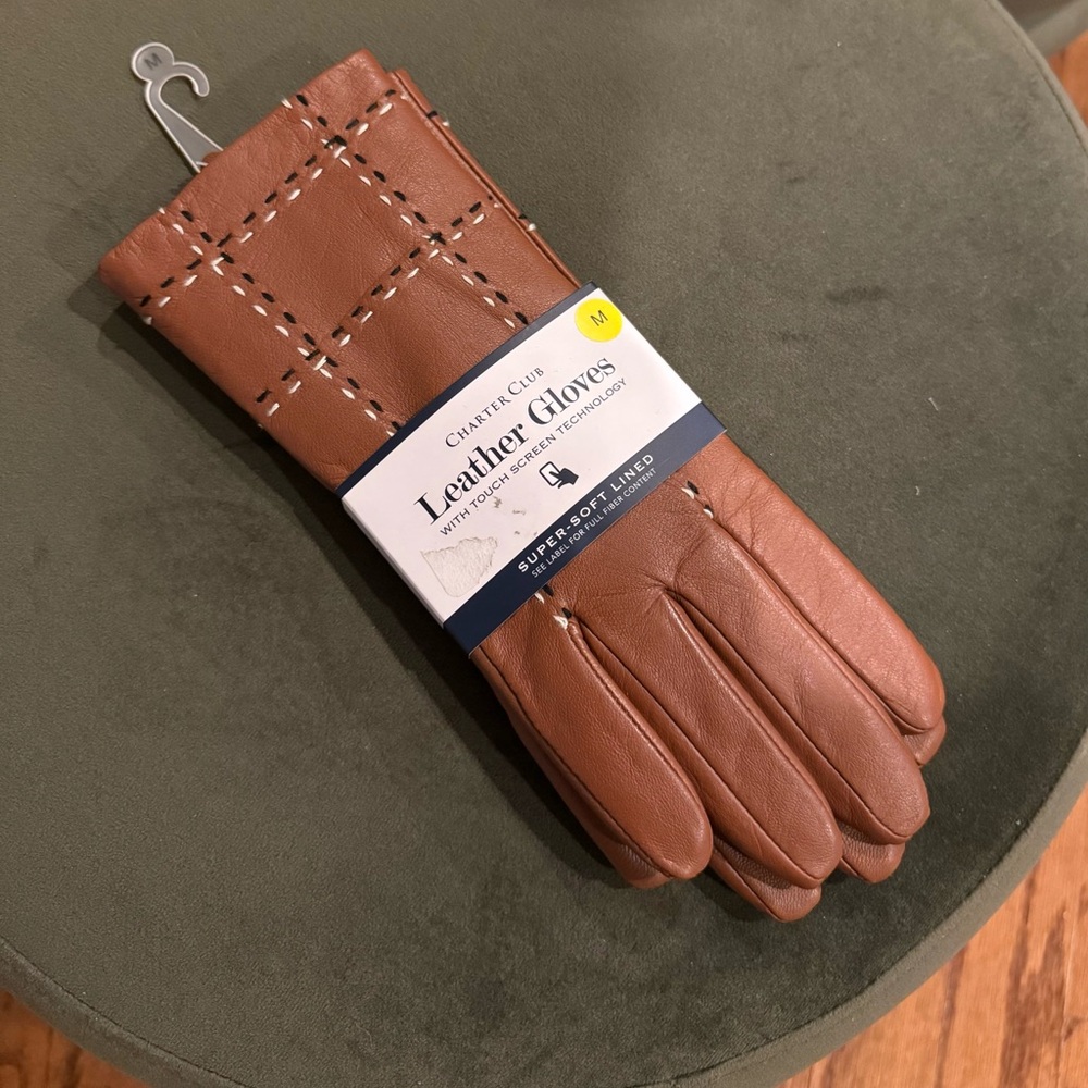 NWT CHARTER CLUB
Leather Gloves
WITH TOUCH SCREEN TECHNOLOGY. Size Medium